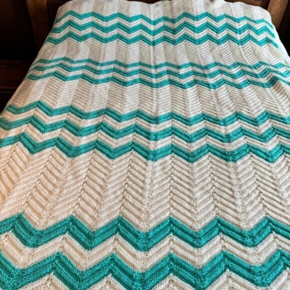 Handmade Crocheted Knit Double Chevron Print Green and Cream Blanket Cottagecore - Picture 6 of 9
